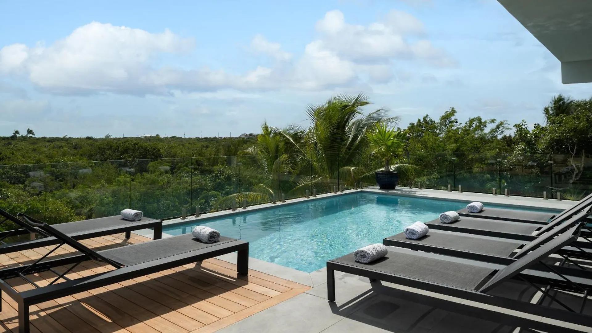 #5 Karaya Blue Villa Long Bay Turks And Caicos Islands